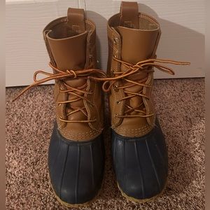 L.L. Bean women’s 8” boot size 9